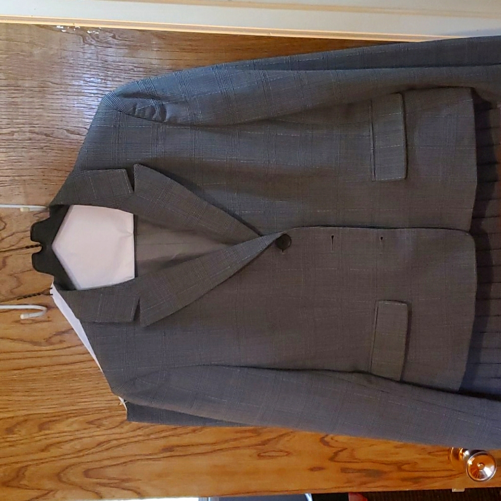Tahari skirt suit